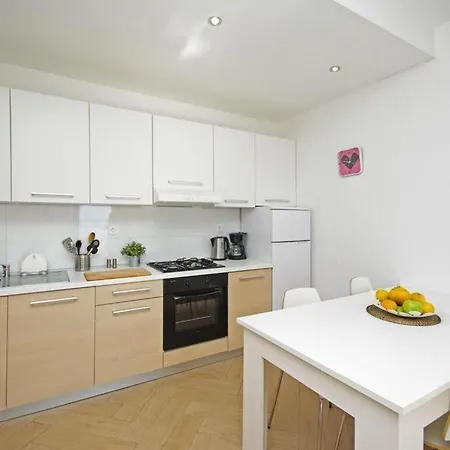 House Dalmatia L3 자오스트로그